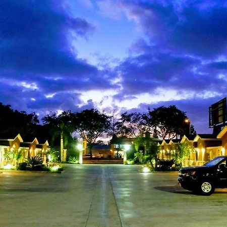 West Coast Inn Santa Ana Bagian luar foto